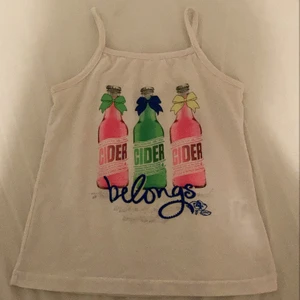 Linne med cidertryck - Linne med cidertryck inköpt på secondhand! Storlek XS. Kan mötas upp i Stockholm eller frakta!