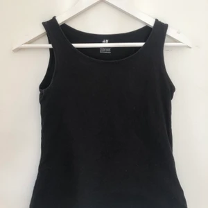 Linne - Svart linne med breda band