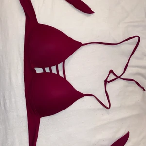 Bikiniöverdel  - Supersnygg bikiniöverdel, uppskattas vara B/C kupa. 