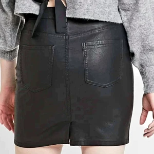 Skinnkjol från zalando xs - Använd få gånger. Betalaren betalar frakt 