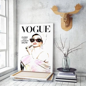 Söker liknande - Hej, jag söker liknande Vogue canvas tavlor eller målningar, spelar ingen roll vilken design eller storlek. Hör av er om ni vet vart man kan köpa eller om ni själva har något att erbjuda.