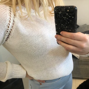 Vit stickad tröja från Cubus i storlek 158 - Jättefin vit stickad tröja från Cubus i storlek 158 🤍 säljer för 70kr + eventuell frakt 