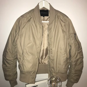 Bomberjacka - Skön jacka, använd fåtal gånger, köparen står för frakt