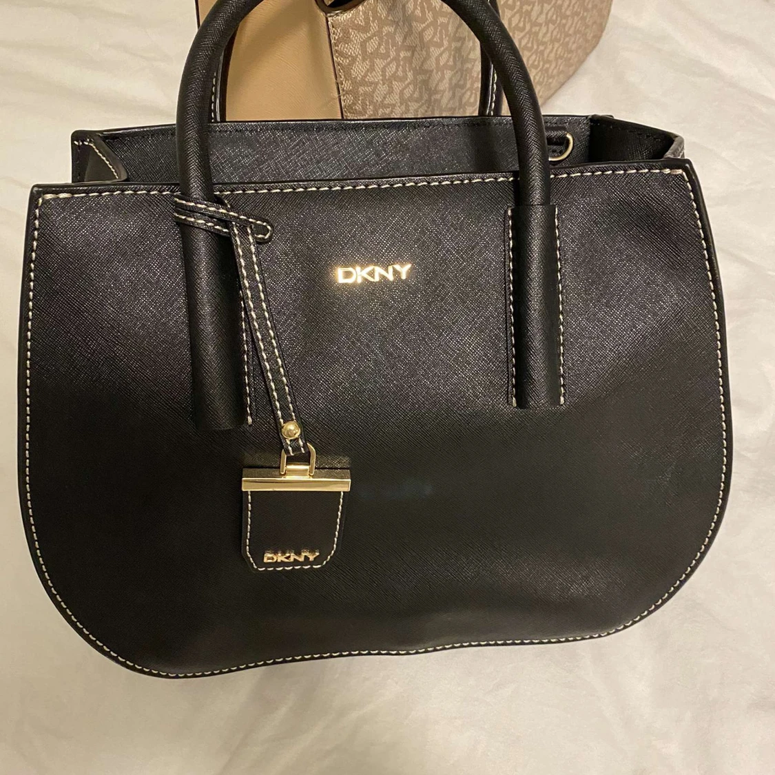 DKNY väska
