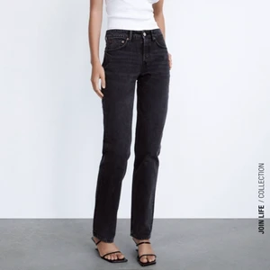 Zara Mid Rise jeans  - Säljer mina Zara Mid Rise jeans i storlek 36. Använda endast 1 gång och inga fel på. Som nya! 