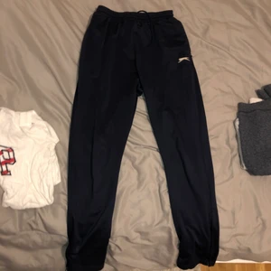 Gym byxor  - Gym athlete byxor i bra skick. Raka ben, sköna