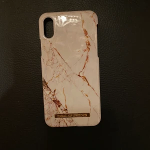 iPhone X skal - Säljer nu ett ideal of sweden skal som är till en iPhone X då jag inte har en sådan telefon. Väldigt fint skick.☺️