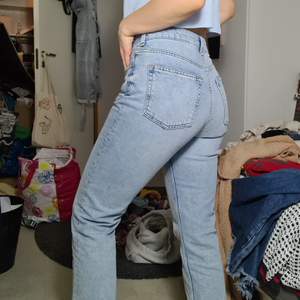 Jeans från weekday, modell CASE. 