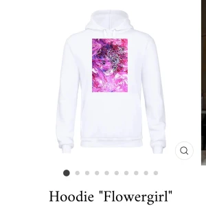 Hoodie med tryck  - Även denna hoodie är från the cool elephant helt ny inte använd i storlek M men känns som S