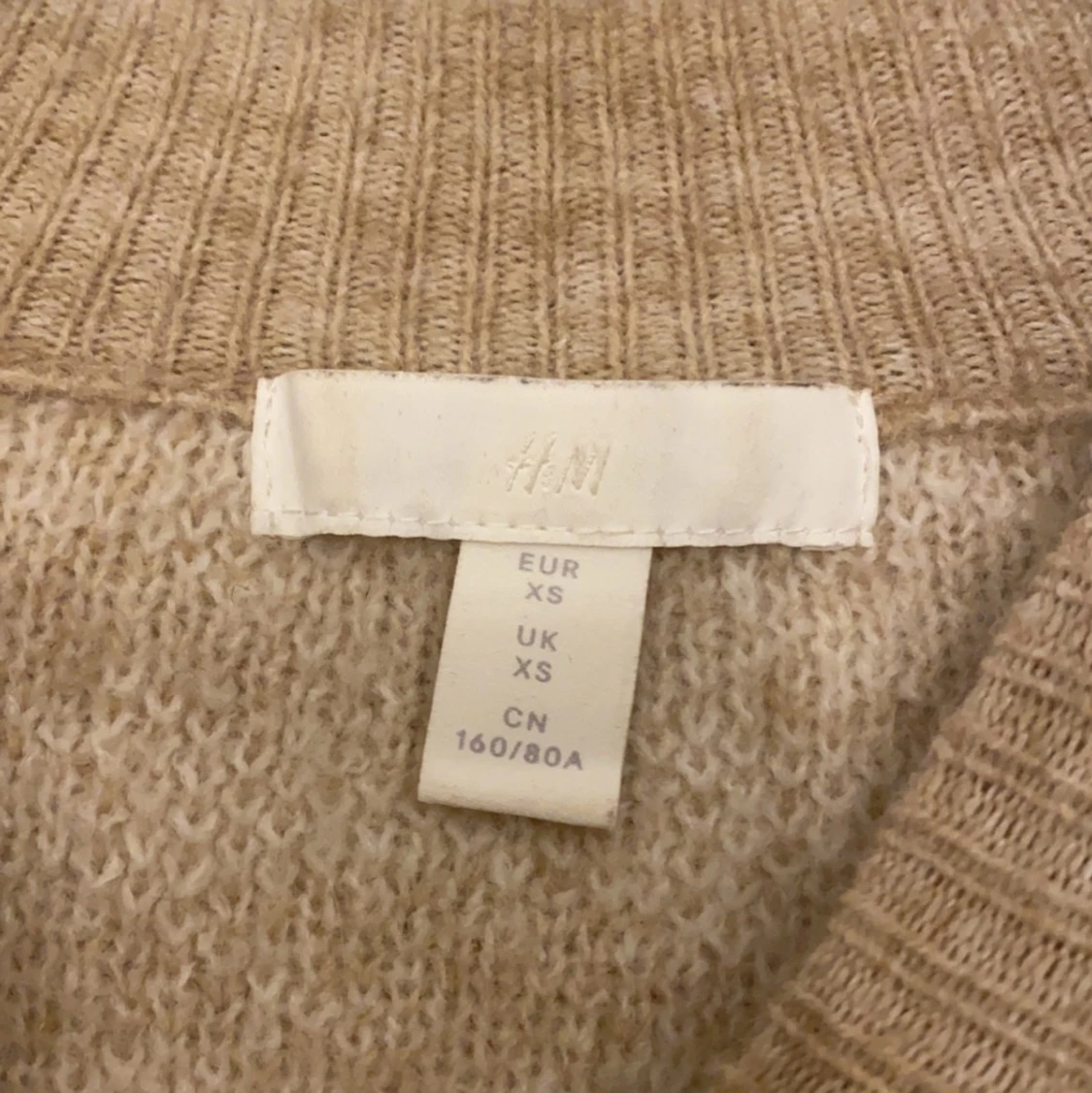 Stickad beige tröja - 90