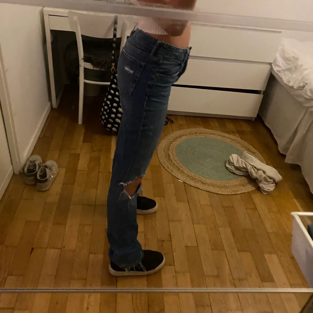 Strl 34 från hm! Jag är 161 cm lång💕. Jeans & Byxor.