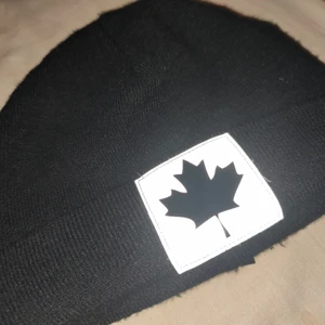 Canada snow mössa - Svart Canada snow mössa med reflex, denna annonsen som gäller, blev lite fel med priset på den andra annons, mössan kostar 80 kr och inte 100kr