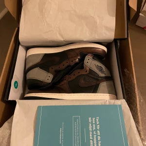 Jordan 1 high og patina - Storlek 42 helt ny skick kvitto finns