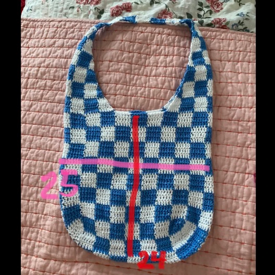 Rutig virkad väska - 91