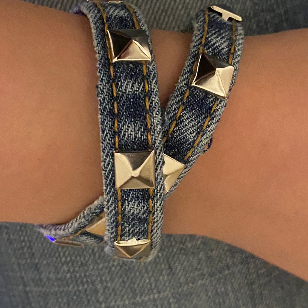 JEANS ARMBAND MED NITAR | Plick Second Hand