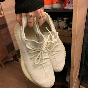 Yeezy’s vita - Använder de aldrig! 