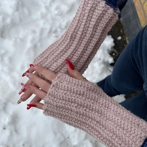 Torgvantar - Virkar och säljer dessa super söta torgvantarna! De säljs efter önskad färg och storlek💗(frakt ingår ej, 45kr frakt)