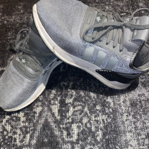 Adidas skor herr - Strl 42 skick 7/8 av 10 