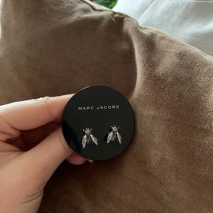 Marc Jacobs örhängen  - Helt nya örhängen från Marc Jacobs. 