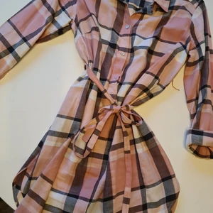 Mamma skjorta - En fin skjortklänning för gravida med knytband. passar även ej gravida.