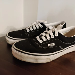 Vans - Vans storlek 38.5 (6.5). Köparen betalar frakten