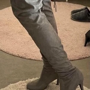 Knähöga stövlar - oanvända