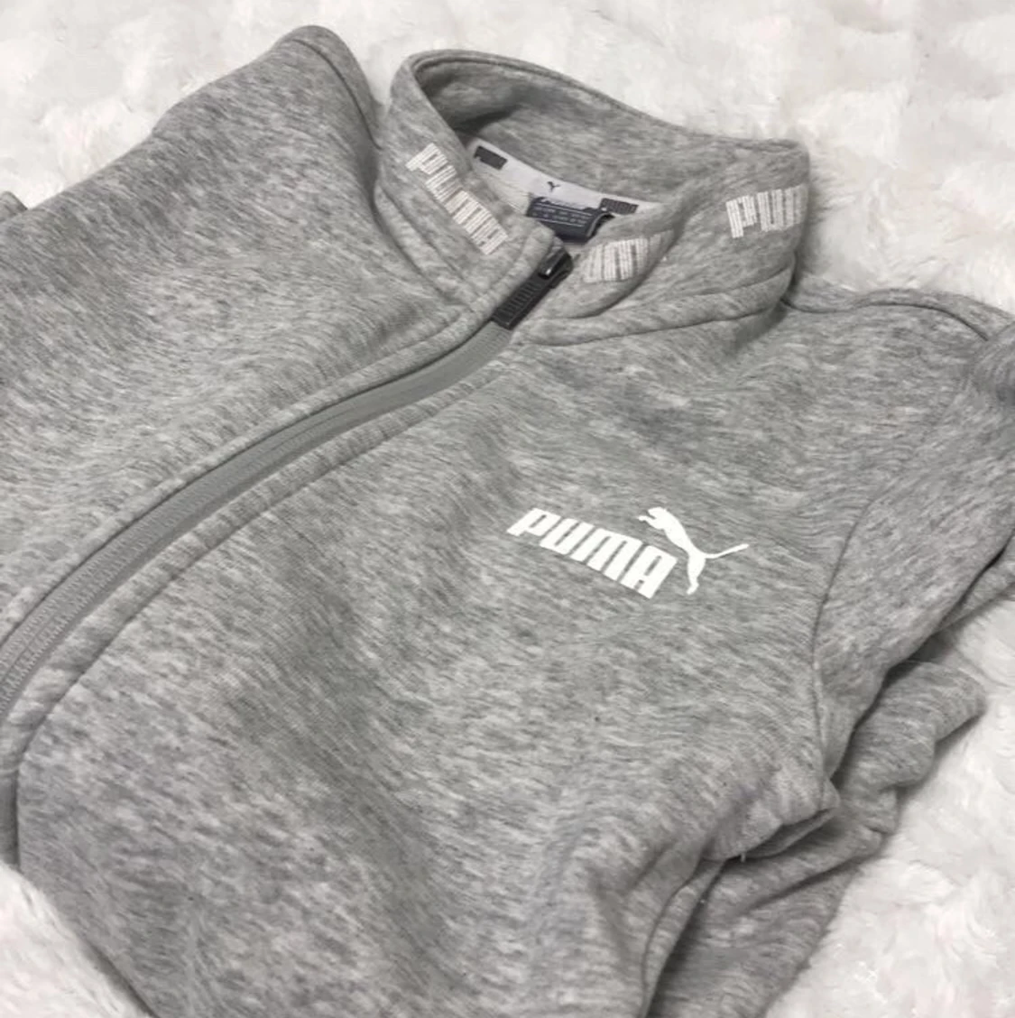 Grå Puma hoodie strl XS - 90