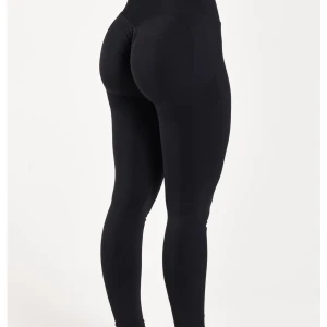 Flex it rapid wear scrunch leggings - Nya och oanvända leggings som tyvärr var för stora för mig och retur datum har passerat så om någon är intresserad av att köpa hojta till! Nypris 699 kr och slutsålda överallt i xs.