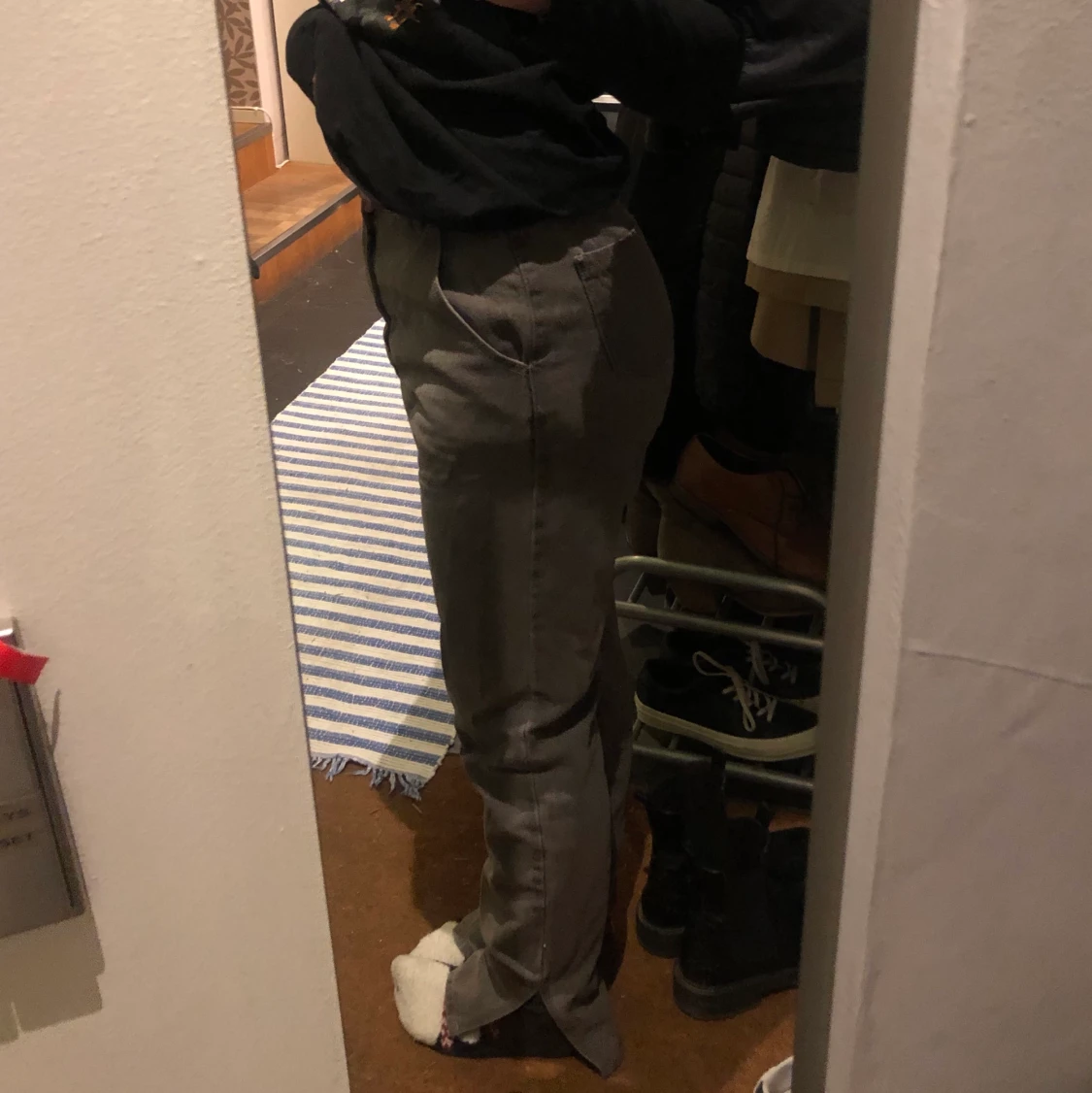 supersnygga gråa jeans med slits - 90