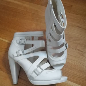 Högklackade finskor  - Coola och snygga högklackade som passar både till vardagen och till festliga tillfällen