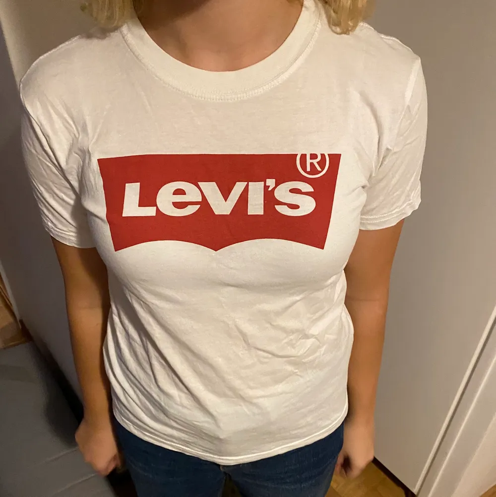 Fin Levis t-shirt som inte går till användning💕. T-shirts.