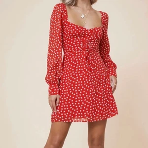 Adoore klänning  - Helt oanvänd adoore klänning pga fel storlek för mig. Så fin och drömmig! BUDA 