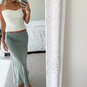 Kjol🤍 - Vacker grön kjol, super fin och somrig!! 3 för 2 på allt❤️❤️