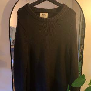 Äkta stickad tröja från Acne, gott skick. Från deras vårkollektion ”Helsinki SS12”.