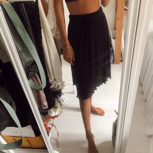 Plisserad kjol. Bikbok🖤 - Storlek M🖤🦋