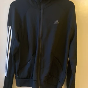Adidas hoodie - Adidas zip up hoodie, aldrig använd