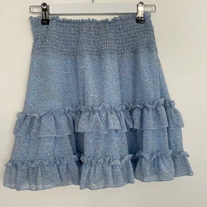 Volang kjol - Super söt kjol, storlek XS men är stretchig i midjan så kan även passa en S eller M!💙💙50kr+frakt💙