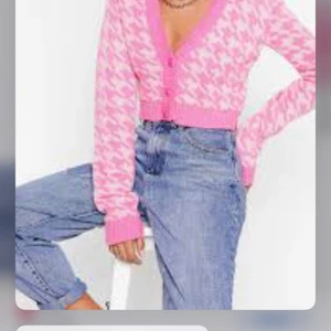 Kofta  - aldrig använt då de ej är min stil längre  och kostar mycket att lämna tillbaka. 