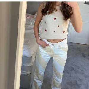 Zara topp - Intressekonflikt på detta jättesöta linne från zara. Storlek 13-14 på barnavdelningen men väldigt stretchigt material. Jag har oftast strl xs/s och det funkar jättebra på mig.