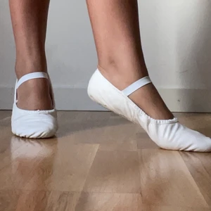 Äkta balletskor  - Bra balletskor, märket blosh. Inköpta från en dansbutik.