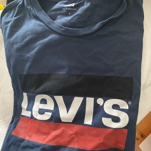 Levis tshirt - Använd men inga hål eller liknande!