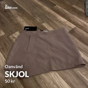 Kjol  - Oanvänd 