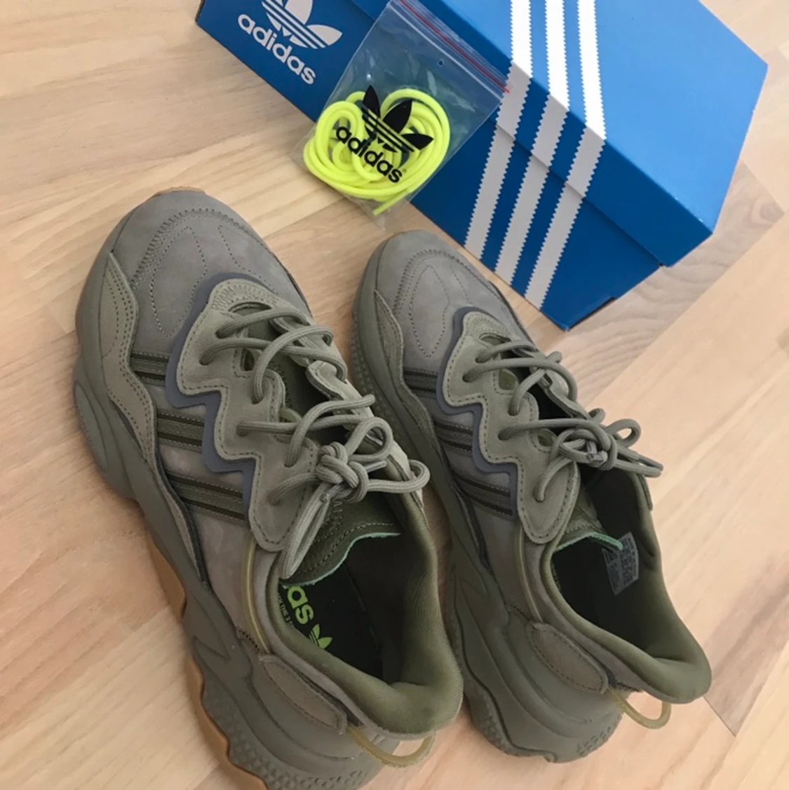 Adidas OZWEEGO