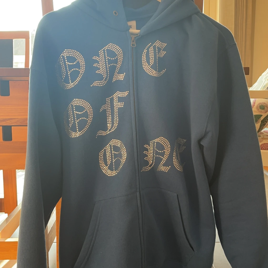 One of one hoodie storlek M - 90