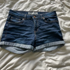 Shorts - Jättefina shorts i str 38. Säljer då dem är för stora! Frakt tillkommer 