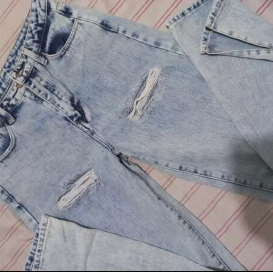 Knapp slätt jeans i storlek L - 90