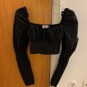 Topp - Supersnygg topp i storlek 34= xs/s. Tyvärr för liten