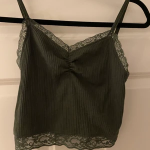 Spetslinne  - Grönt fint linne från new yorker. För litet för mig. Säljer för 40kr+ spårbar frakt på 66kr💚💚