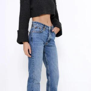 Zara jeans  - Snygga zara jeans helt slutsålda när ja kollade sist! Stolek 32 men passar även 34. Säljer då de ej kommer till användning länge, de e använda några gånger ser som nya ut💕