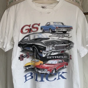 Vintage T Shirt - Vintage tisha köpt på Plug Me Please. Några hål runt nacken, annars bra skick och bra kvalitet!